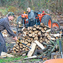 Seminarians’ wood-chopping work helps neighbors facing rural poverty keep warm