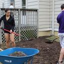 College Students Volunteer on Spring Break