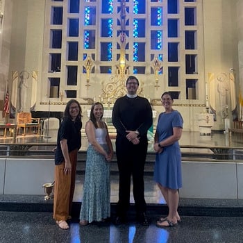 Seven Sisters Apostolate prays for our priests and strengthens the Church