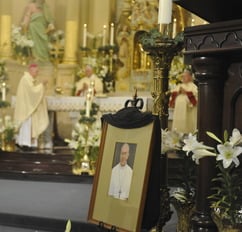 Memorial Mass for Pope Francis Brings Hundreds to St. Louis Cathedral