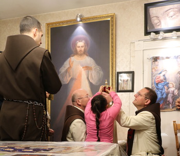 On a Marian mission: International association, Heralds of the Gospel, visits homes and churches