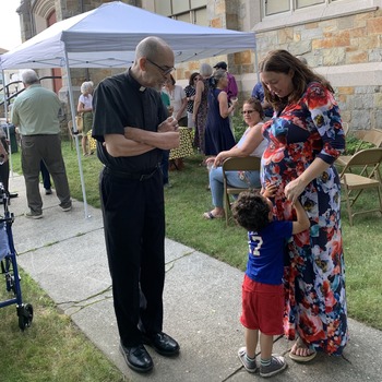 Getting acquainted: 'Lemonade on the Lawn' brings parishioners together