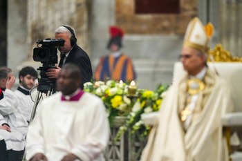 We are not created for algorithms, but human encounter, Pope Leo says in programmatic message on AI