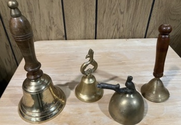 Bring a Bell * Traiga una Campana