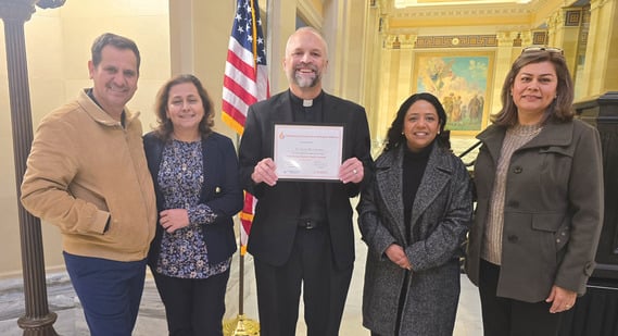 Padre Scott Boeckman recibe Premio de Derechos Humanos