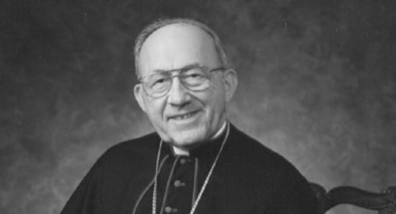 En memoria de: Monseñor Eusebius J. Beltrán