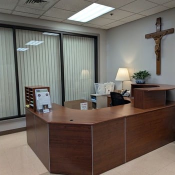VOLUNTEER RECEPTIONISTS NEEDED