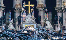 Lift high the cross: French leaders vow to rebuild cathedral