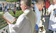 Deacon-veterinarian offers blessings on Feast of St. Francis