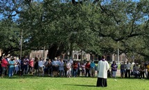 Lay Catholics rally in support of priests, seminarians