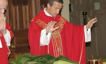 Cathedral's Palm Sunday celebrant: Jesus places himself squarely inside human brokenness