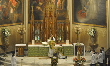 Appealing for unity, pope restores limits on pre-Vatican II Mass