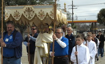 Visitation of Our Lady students ‘follow Christ’ in eucharistic procession