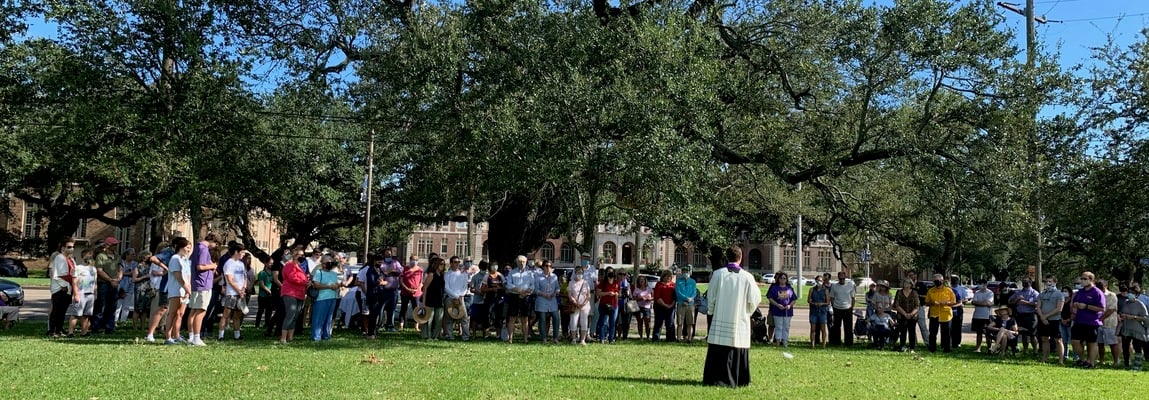 Lay Catholics rally in support of priests, seminarians