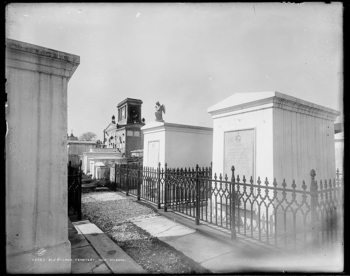 Initiative restores abandoned tombs, one by one