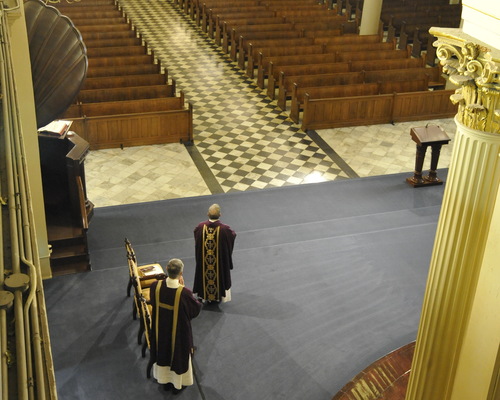 Inside a cavernous cathedral, a Mass for a virtual congregation