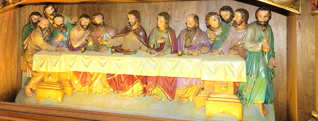 Altar, tabernacle call attention to the Eucharist