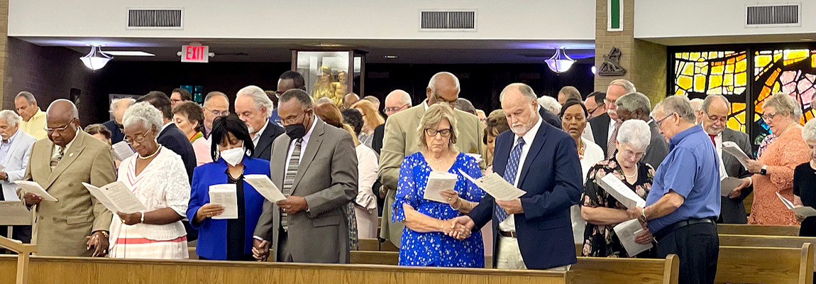 Prayer service spotlights couples married in 1972