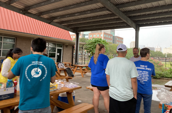 Newman Center students serve at Mother Theresa Shelter