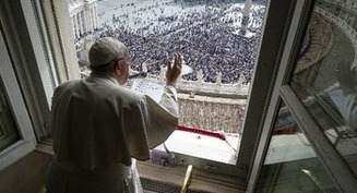 Papa: Pensar que eres más santo que otros, es forma de auto-adoración