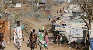 Displaced South Sudanese at U.N. base look to Maryknoll priest for hope