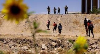 Stunt or not, activists tell DC Mayor that busloads of migrants need help