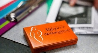 A pesar de su creciente uso, la píldora abortiva no es 'más segura que el Tylenol'