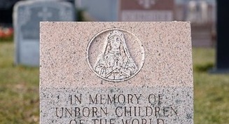 Activistas provida celebran el primer aniversario de Dobbs y abogan por más apoyo para madres