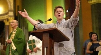 Católicos LGBTQ+ son instados a 'proclamar el amor compasivo de Dios' por oradores de Outreach 2023