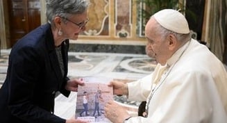 Encuentren la autenticidad en la caridad, dice el Papa a los jóvenes