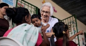 Catholics 'must go beyond relief aid' in refugee ministry, says woman religious honored by UN