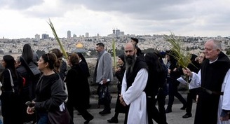 On Good Friday, Catholics urged to support Middle East Christians