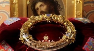 Next to it 'I feel I'm not alone,' says guardian of Jesus' crown of thorns in Paris