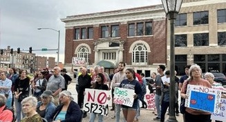 Judge temporarily blocks Iowa immigration law; if enacted, it would separate families, opponents say