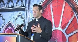 5 maneras en las que los católicos pueden ser mejores evangelizadores, según el padre Mike Schmitz