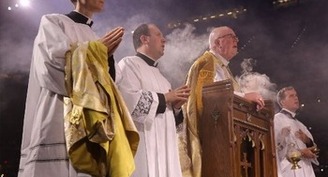 Segunda noche de avivamiento eucarístico en el congreso nacional: Solo el amor puede hacer un santo