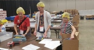 Service project reminds congress-goers to care for their neighbors 'like Jesus did'