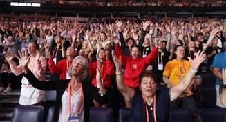 Final revival night energizes thousands at Eucharistic congress to be 'alive again' in Christ