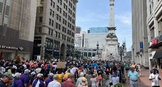 Tens of thousands flood Indianapolis streets for largest U.S. Eucharistic procession in decades