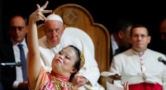 Pope encourages Singapore's young to cultivate unity amid diversity