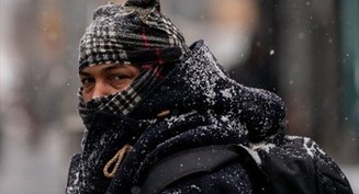 Organizaciones benéficas se preocupan por los riesgos para las personas sin hogar en medio del frío