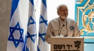 Holocaust survivor honors Polish priest who aided his family