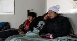 'Vamos a llorar con ellos', dice religiosa mientras migrantes lamentan órdenes ejecutivas de Trump