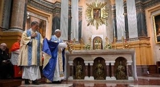 Facing the unknown, faithful can trust in God's salvation, pope says