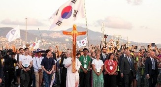 Pope to young people: Friendship with Jesus leads to love, not propaganda