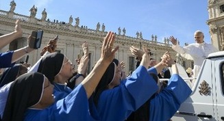 Consecrated life shows beauty of authentic love, trust in God, pope says