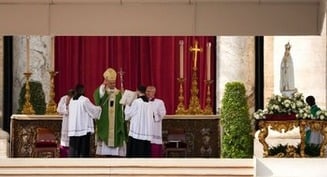 Pope: Palestinians, Israelis must see each other as brothers, sisters