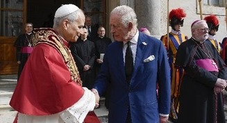 El Papa y el rey británico comparten una oración histórica en la Capilla Sixtina