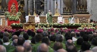 Los católicos deben construir una Iglesia más humilde, buscando juntos la verdad, dice el Papa