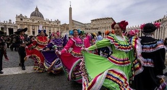 Missionaries transform world by transforming lives, pope says